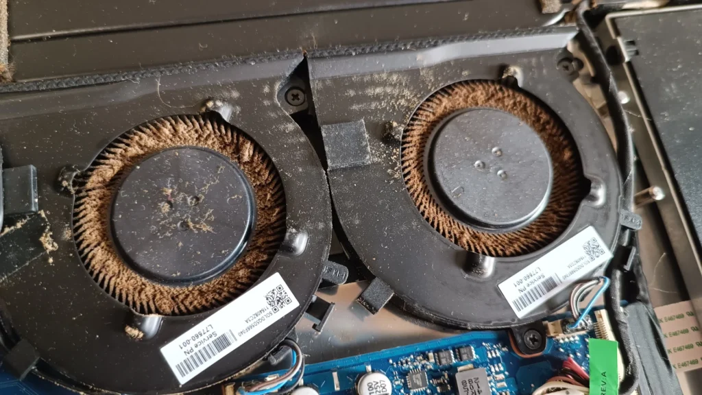 Tilstoppede og støvede blæsere i HP bærbar computer